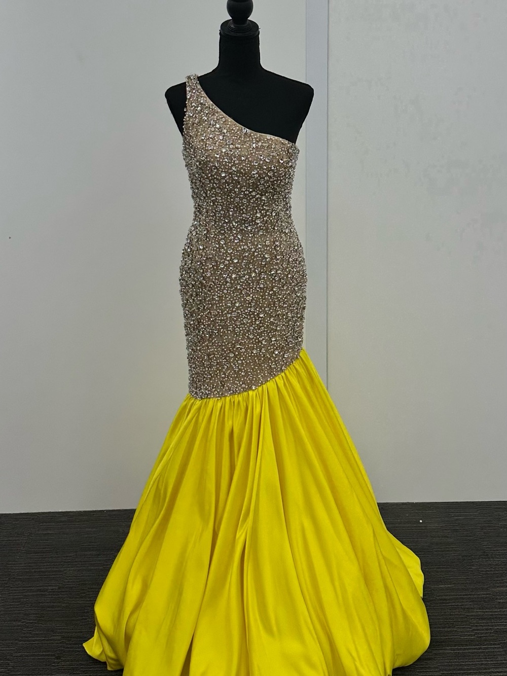 One-Shoulder Beaded Bodice Yellow Mermaid Dress